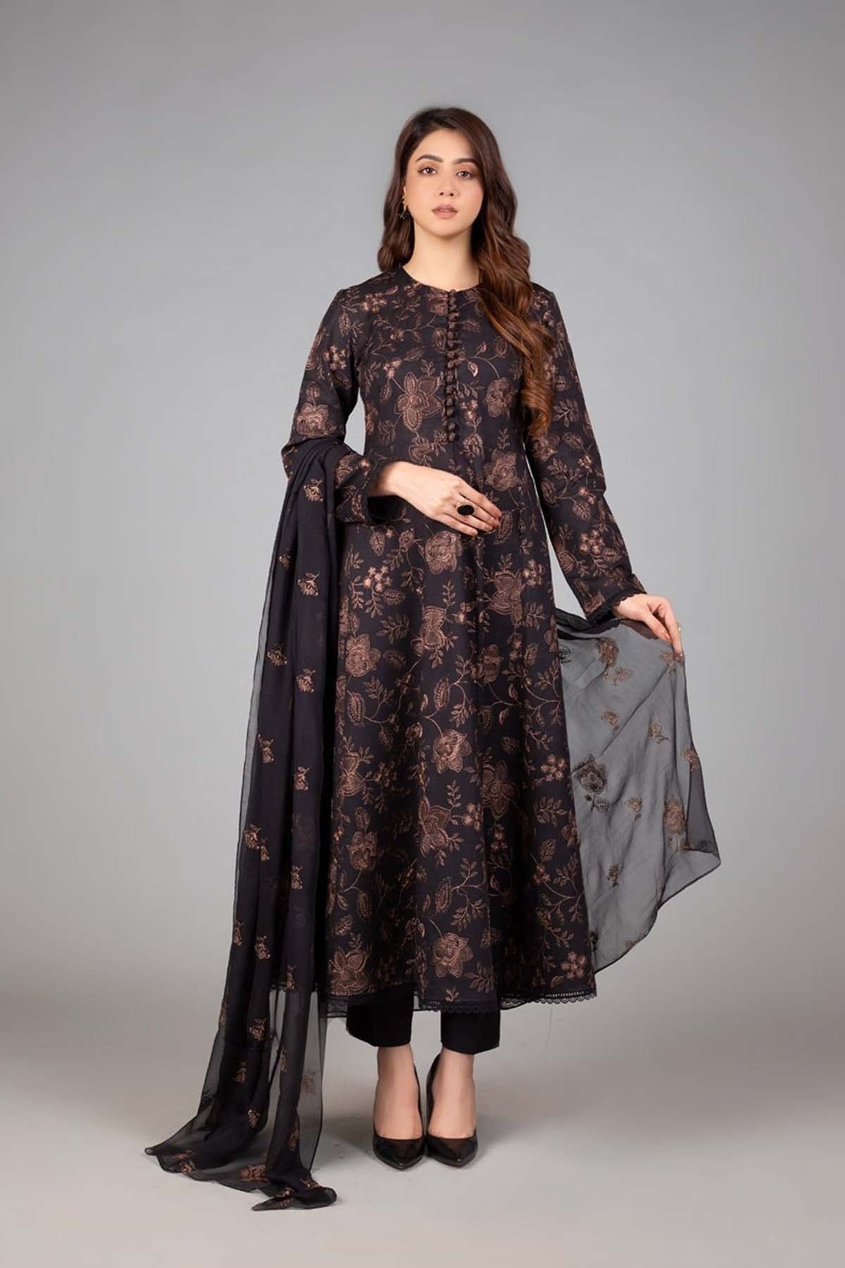 Bareeze women new dress design winters empires collection Pakistan girls fashion 2024