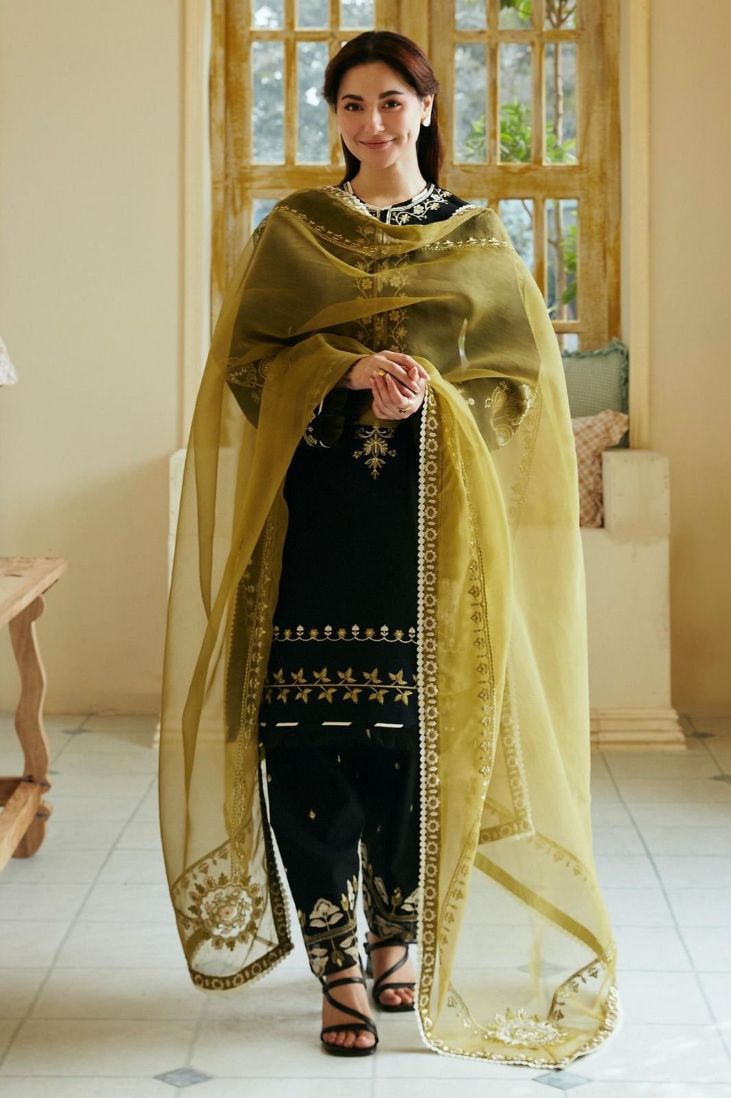 Eid women new dress deisgn original brand empires collection Pakistan fashion clothing black suit