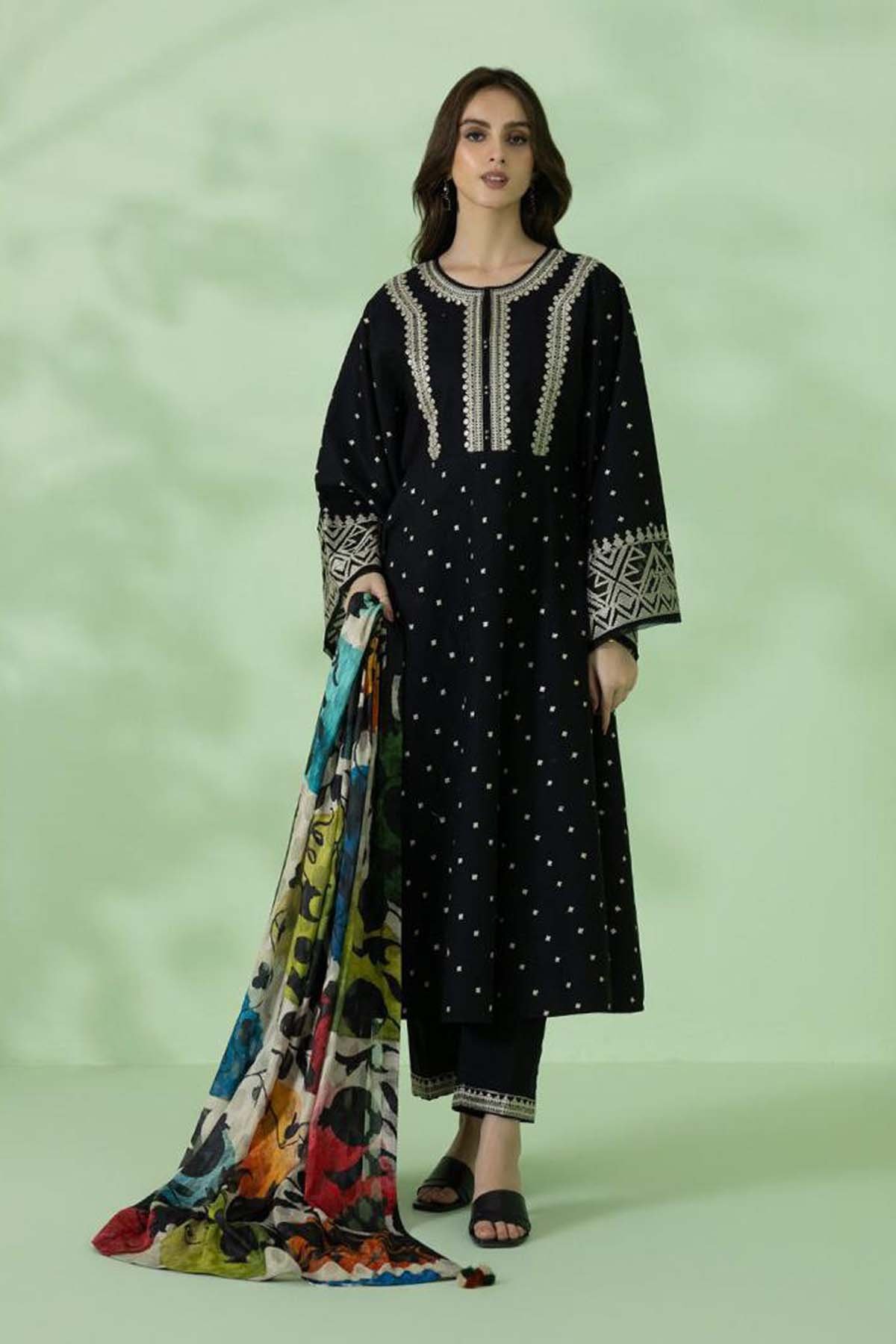 Khaadi women new dress design winters empires collection Pakistan girls fashion 2024