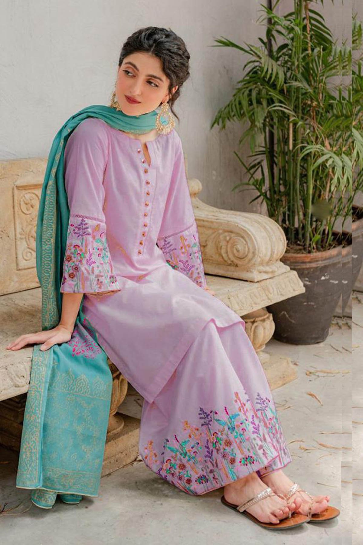 women new dress design winters embroidered suit empires collection Pakistan girls fashion 2024 clothing