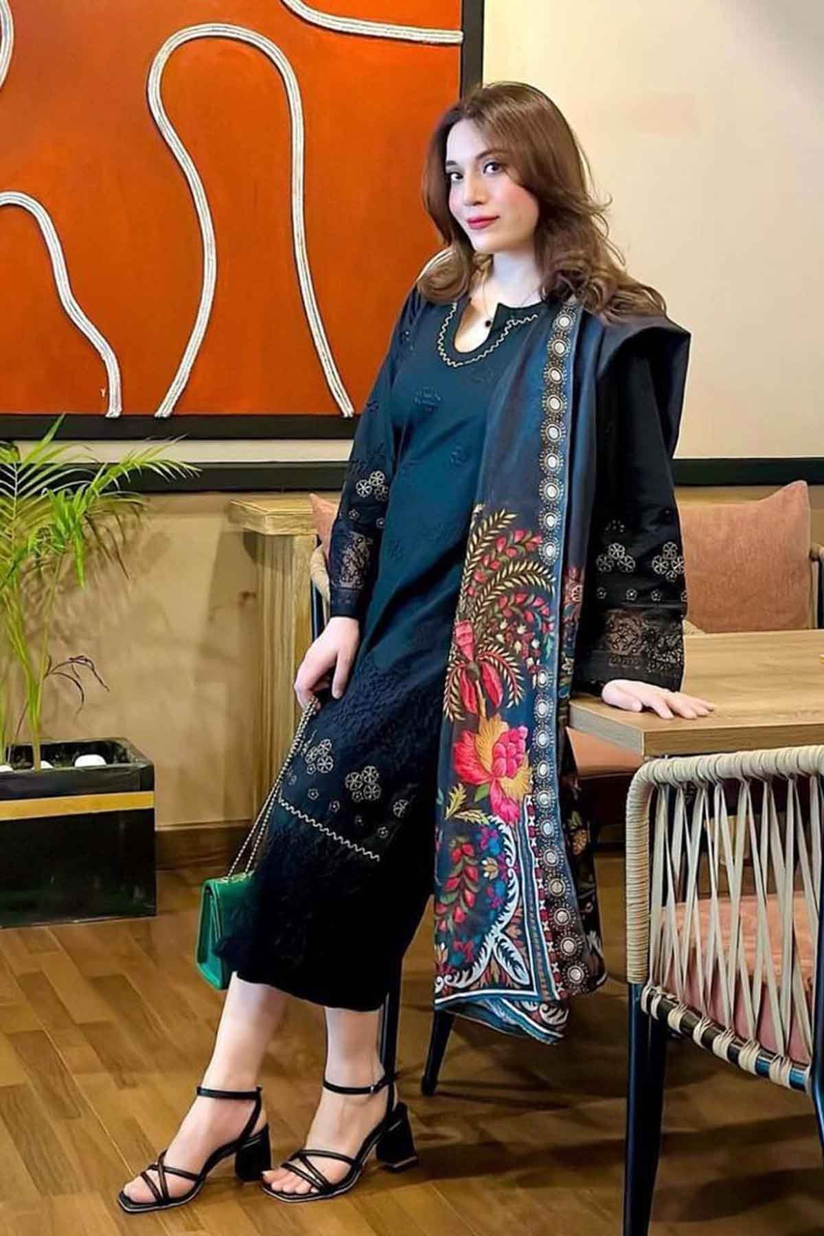 women new dress design original brand Pakistan best clothing brand empires collection 2025 girls shalwar kameez fashion trend